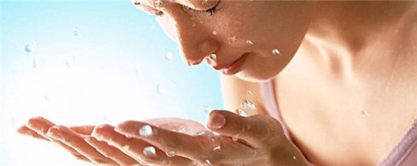 白醋洗脸能变白吗，米醋和白醋哪个洗脸好 护肤 第1张