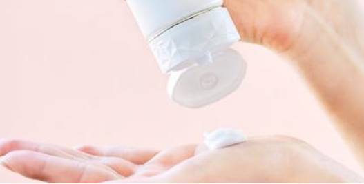 洁肤霜的正确使用方法是怎么样的 洁肤霜 洁肤霜使用方法 美妆 第1张