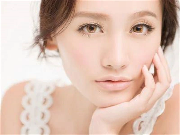 出现黑眼圈的原因：生活节奏加快肾气亏损 黑眼圈 原因 第2张