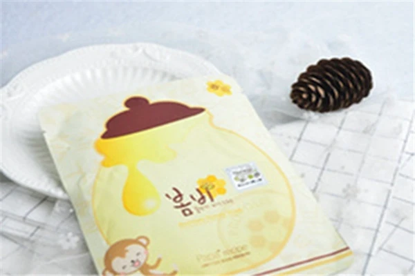 敏感肤质选择滋养功能的面膜,定期使用让肌肤更水润 敏感肤质 面膜 第3张 敏感肤质选择滋养功能的面膜,定期使用让肌肤更水润 敏感肤质 面膜 第3张