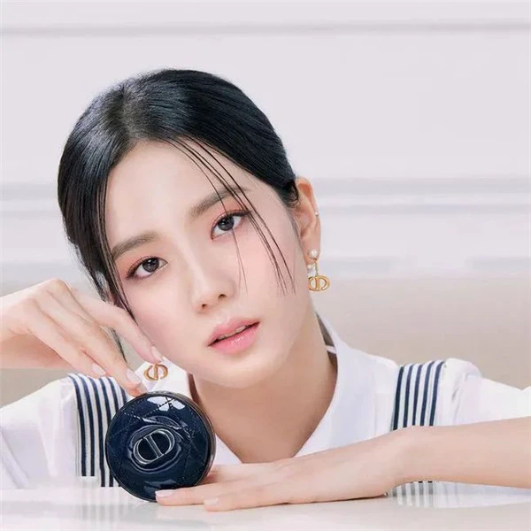 Jennie演绎hera新款气垫Black Cushion 品牌 代言 粉底 第13张