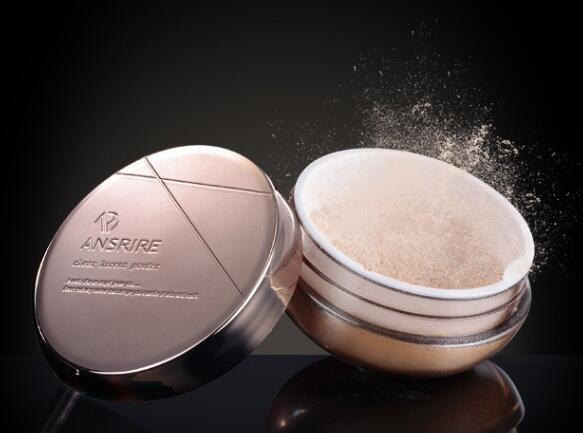 散粉如何上粉才贴服，散粉使用技巧方法 散粉 散粉方法 正确上散粉方法教程图片 美妆 第1张