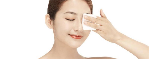 卸妆水和卸妆油的区别,用卸妆油好还是卸妆水 护肤 第1张 卸妆水和卸妆油的区别,用卸妆油好还是卸妆水 护肤 第1张