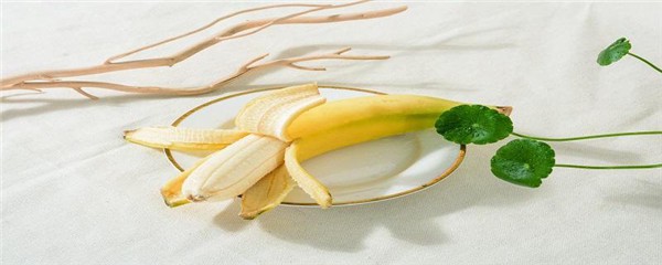 用香蕉敷脸有什么好处，怎么用香蕉敷脸 护肤 第1张