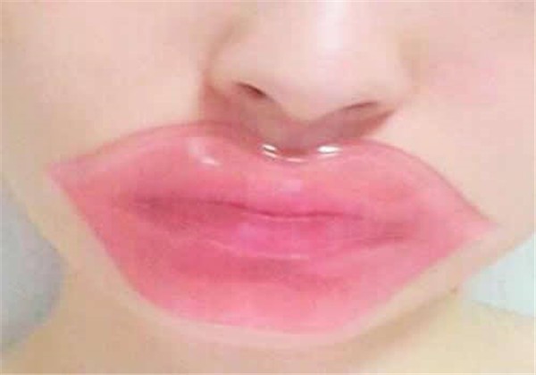 贴唇膜嘴巴疼是怎么回事，贴唇膜时嘴巴疼怎么办 护肤 第1张