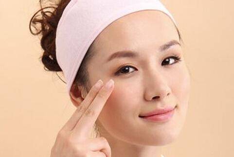 柠檬汁中含有维生素，抗氧化作用显著可帮助去除脂肪粒 柠檬汁 脂肪粒 第1张