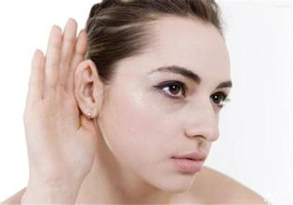 耳垂上长痘痘怎么回事 护肤 第2张