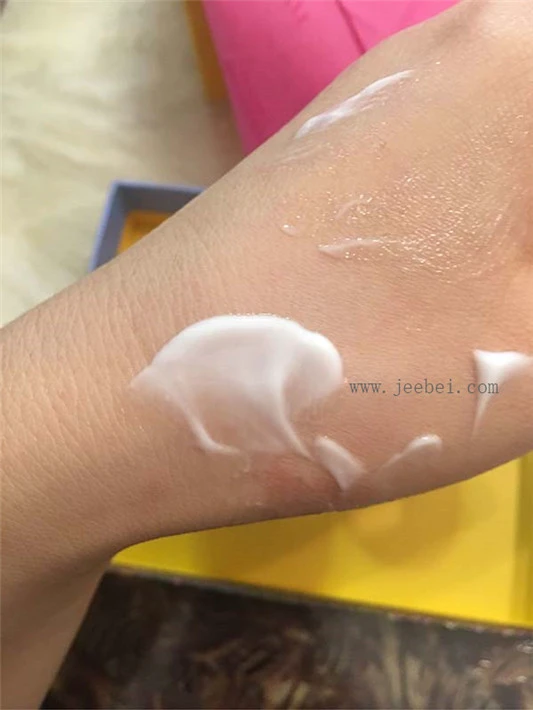 欧舒丹蜡菊活颜精华眼霜好用吗，欧舒丹蜡菊活颜精华眼霜使用测评 欧舒丹 眼霜 第4张