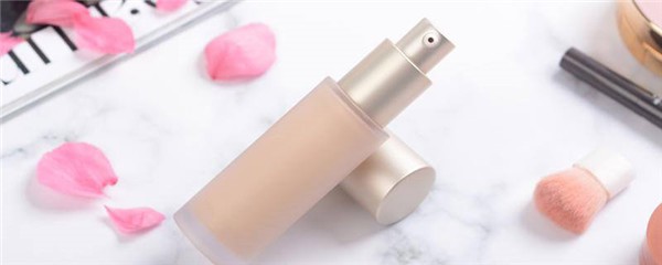 粉底和气垫哪个好用，粉底液和气垫的使用顺序 护肤 第1张