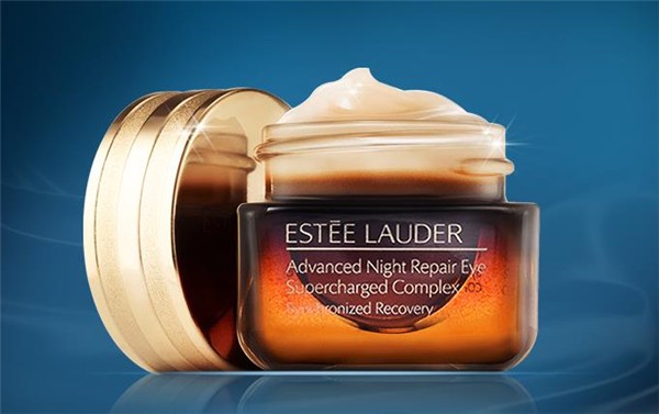 眼霜和眼部精华怎么用 眼霜 眼霜和眼部精华的正确用法 眼霜和眼部精华的区别 美妆 第1张