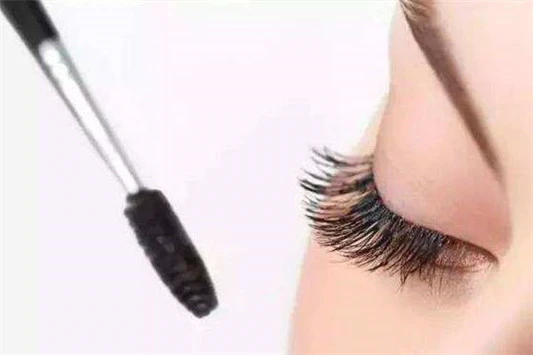 用睫毛增长液对停止后会怎样 睫毛膏 睫毛增长液 美妆 第2张