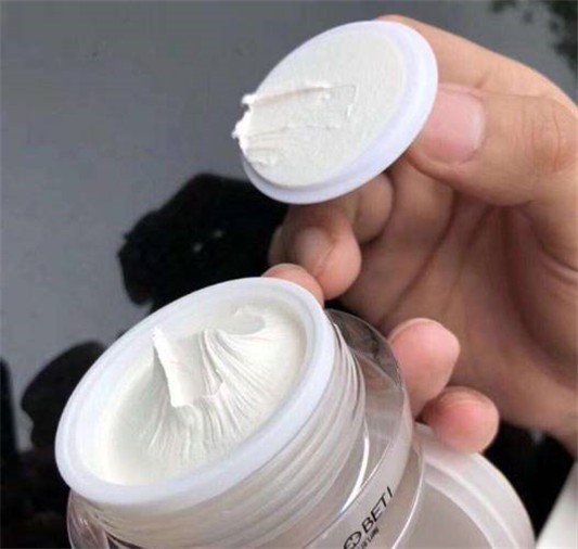 珍珠膏的用法和大忌是怎么样的 珍珠膏 珍珠膏用法 美妆 第1张 珍珠膏的用法和大忌是怎么样的 珍珠膏 珍珠膏用法 美妆 第1张