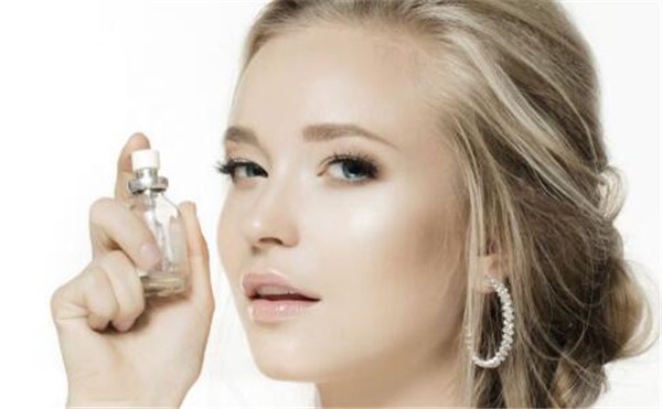 去除额头皱纹的最好方法，牛奶混合蜂蜜可去皱增加弹性 额头皱纹 方法 第1张