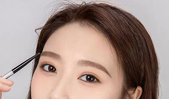 怎么根据自己脸型画眉毛，拱形眉和上挑眉有区别 画眉 拱形眉 拱形眉适合什么人画 美妆 第2张