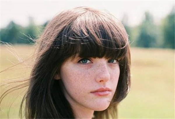 去除脸上黑斑要及时排毒，多喝水帮助皮肤保持水嫩 脸上 黑斑 第3张