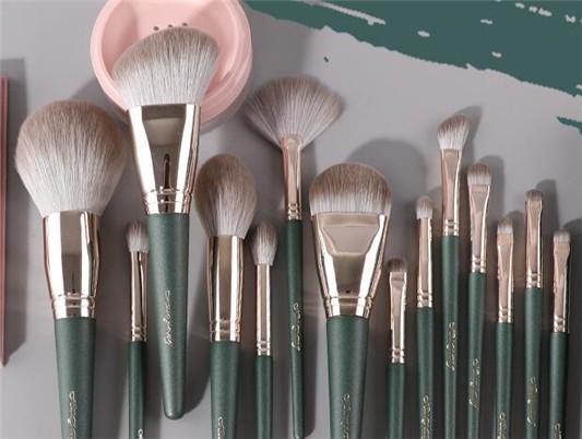 化妆刷可以不换一直用吗,化妆刷正确使用方法 化妆刷 化妆刷使用方法 化妆刷可以用多久使用寿命 美容 第1张 化妆刷可以不换一直用吗,化妆刷正确使用方法 化妆刷 化妆刷使用方法 化妆刷可以用多久使用寿命 美容 第1张