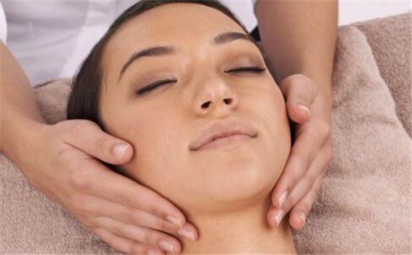 如何摆脱闭合性粉刺的烦恼，少吃辛辣的食物 粉刺 辛辣食物 第2张