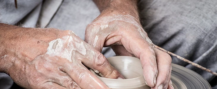 怎样去除手上的老年斑 手 老年斑 美妆 第2张