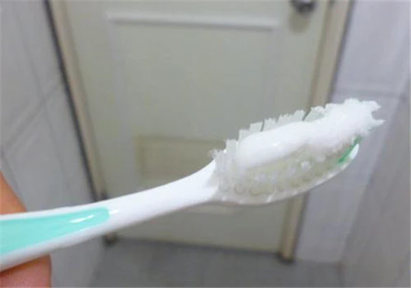 小苏打刷牙要加牙膏吗 护肤 第3张