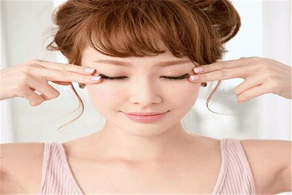 女性怎么做才能有效瘦脸,按摩脸部有助于去除水肿 瘦脸 去除水肿 第3张 女性怎么做才能有效瘦脸,按摩脸部有助于去除水肿 瘦脸 去除水肿 第3张