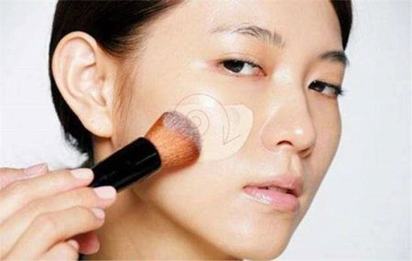 化妆容易脱妆怎么办，如何避免脱妆保湿很重要 化妆 脱妆 第2张