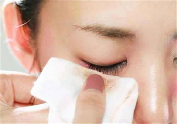 涂了粉底液要卸妆吗，涂粉底液用什么卸妆好，具体怎么卸妆 护肤 第4张