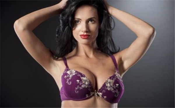 如何判断你适合哪种隆乳方式，常见的丰胸有下列几种方式 适合 隆乳 第1张