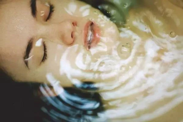 荷荷巴油的主要功效是什么,要怎么使用 精油 第2张 荷荷巴油的主要功效是什么,要怎么使用 精油 第2张