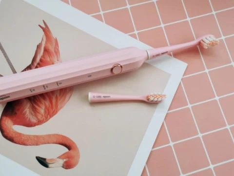 usmile电动牙刷如何使用效果更佳 电动牙刷 usmile电动牙刷 电动牙刷什么牌子好 美容 第4张 usmile电动牙刷如何使用效果更佳 电动牙刷 usmile电动牙刷 电动牙刷什么牌子好 美容 第4张