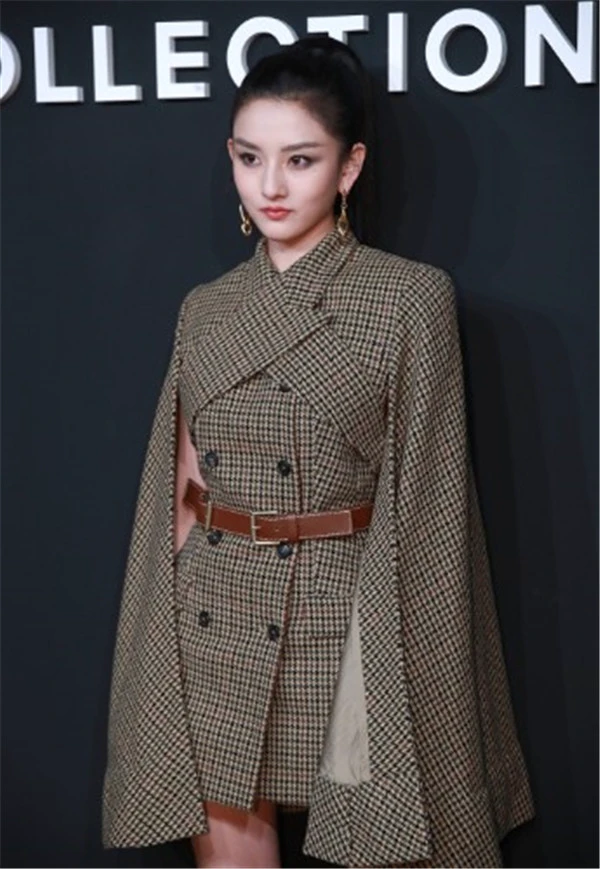 冷感色调眼影搭配金色亮片尽显古灵精怪 眼影 金色亮片 第12张 冷感色调眼影搭配金色亮片尽显古灵精怪 眼影 金色亮片 第12张