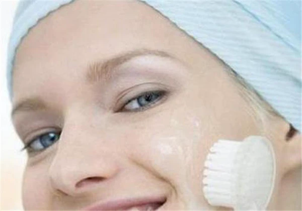 去角质对黑头有用吗，乱用小心皮肤变脆弱 护肤 第2张