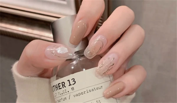 6款适合春季的美甲，健康渐变色法式美甲 美甲 法式 第5张