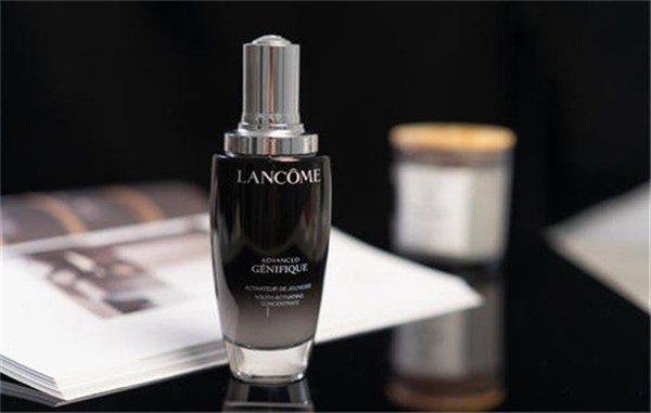 兰蔻美容液和精华液的区别 兰蔻 兰蔻小黑瓶 护肤品 第1张