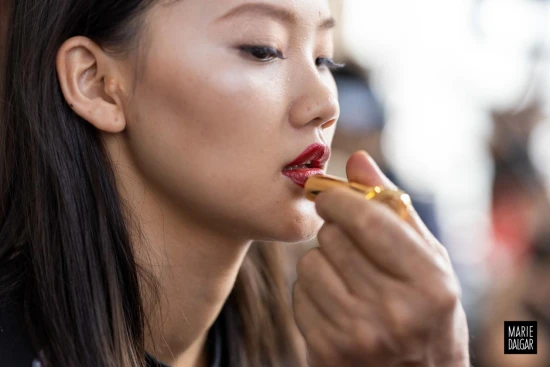 了解2021春妆趋势,玛丽黛佳揭秘时装周后台 美妆 玛丽黛佳 第10张 了解2021春妆趋势,玛丽黛佳揭秘时装周后台 美妆 玛丽黛佳 第10张