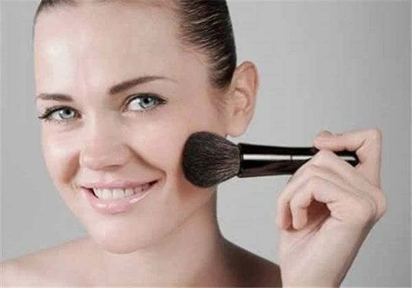 天天涂bb霜对皮肤好吗，有好处也有坏处，这样做能减少bb霜的伤害 护肤 第3张