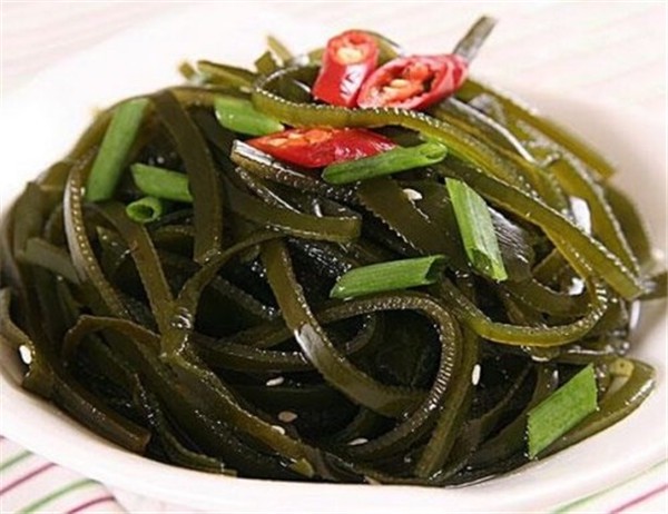 缓解黑眼圈的食物，海带可提高血液循环效率提高皮肤亮度 黑眼圈 食物 第1张