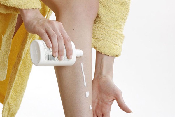 冬天腿上皮肤干燥掉皮要如何保养 皮肤 第1张