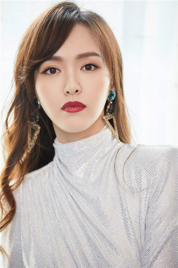 酒红色与大地色眼妆打造秋冬时尚温暖感 酒红色 大地色 第5张