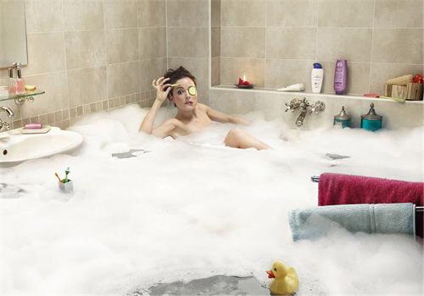 用什么洗澡皮肤会变白，洗澡水里加点它让你皮肤更白皙 护肤 第1张