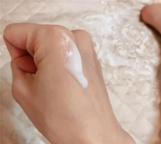 赫莲娜抗老明星有哪些，HR高光瓶才真抗衰，黑绷带比白绷带好 郝莲娜 第6张