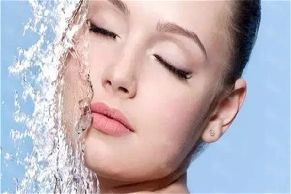 抬头纹或因皮肤老化迅速，年龄增长细胞数量减少 抬头纹 皮肤 第1张