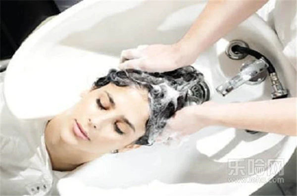 掉头发用盐水洗管用吗 护肤 第7张 掉头发用盐水洗管用吗 护肤 第7张