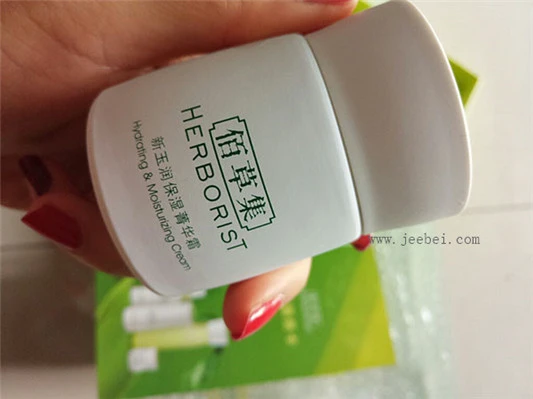 佰草集新玉润保湿菁华霜怎么样,佰草集新玉润保湿菁华霜产品评测 佰草集 面霜 第3张 佰草集新玉润保湿菁华霜怎么样,佰草集新玉润保湿菁华霜产品评测 佰草集 面霜 第3张