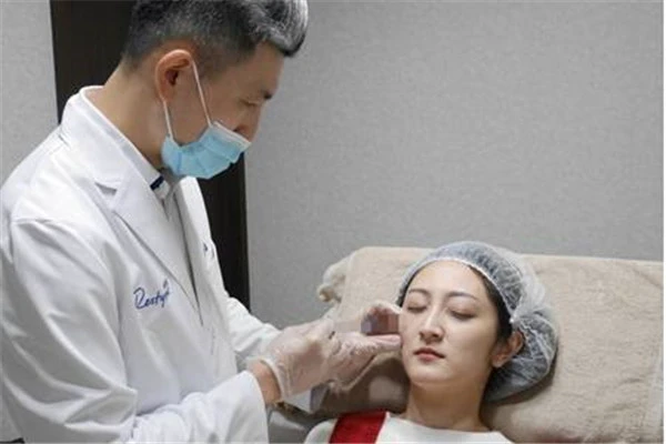 玻尿酸能抗老除皱，注射玻尿酸能调整脸型线条 玻尿酸 脸型 第2张