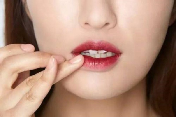 珂润润唇膏和dhc哪个唇膏孕妇可以用 润唇膏 第1张