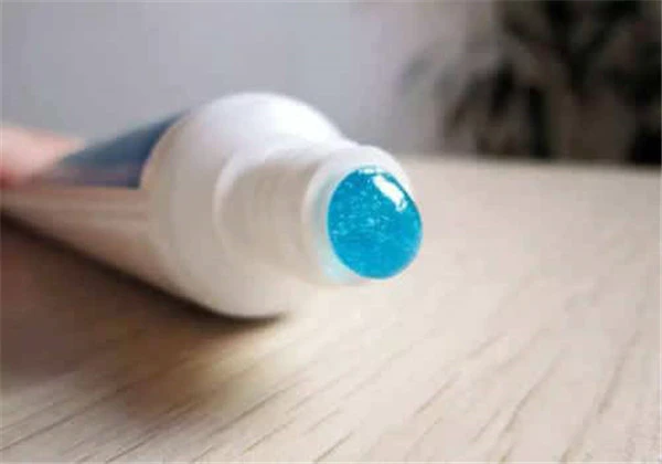 天天用牙膏洗脸可以吗,牙膏洗脸对牙膏和肤质有要求 护肤 第3张 天天用牙膏洗脸可以吗,牙膏洗脸对牙膏和肤质有要求 护肤 第3张