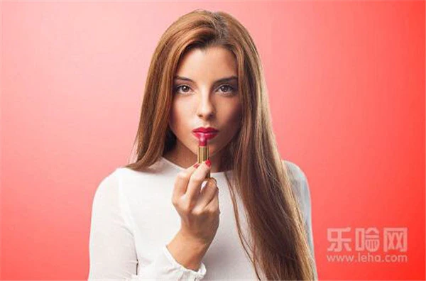 擦口红嘴唇起皮怎么办，擦口红嘴唇为什么起皮 护肤 第7张