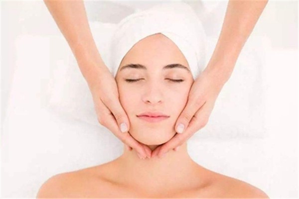 女性怎么做才能有效瘦脸,按摩脸部有助于去除水肿 瘦脸 去除水肿 第1张 女性怎么做才能有效瘦脸,按摩脸部有助于去除水肿 瘦脸 去除水肿 第1张