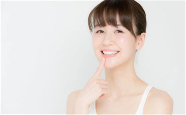 牙齿美白的方法有哪些，冷光美白牙齿两年之后 牙齿 方法 第3张