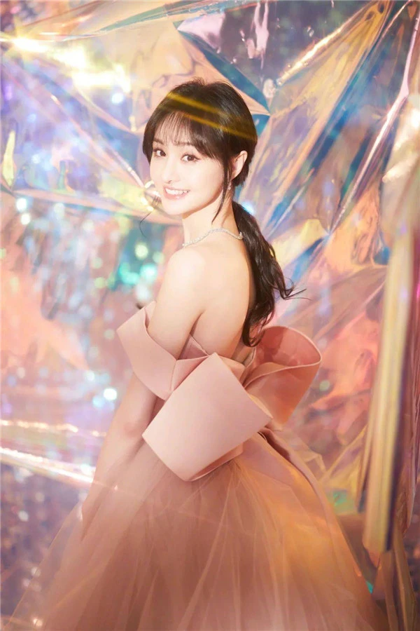 浆果色妆容精致又高级，豆沙色口红清冷淡雅 浆果色 豆沙色 第26张